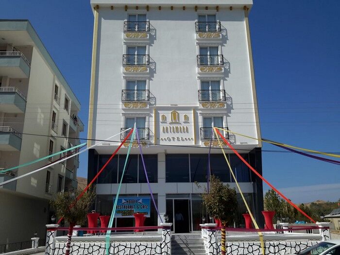 Ahtamara Hotel binasının dış cephe görünümü