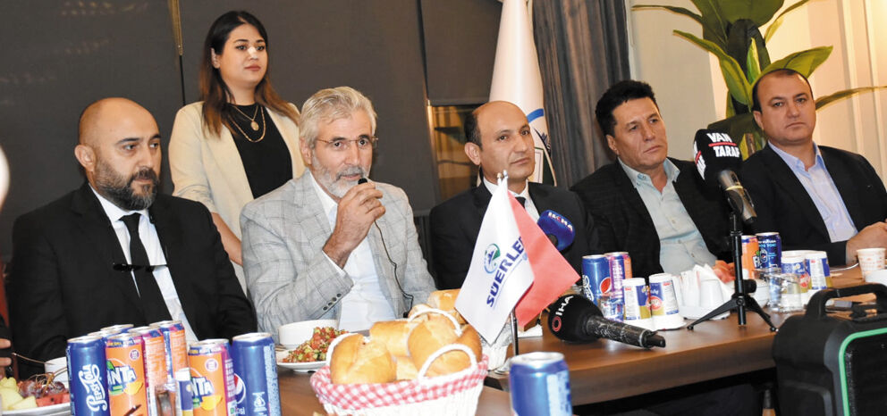 Veden's Otel'deki yemek programından bir kare